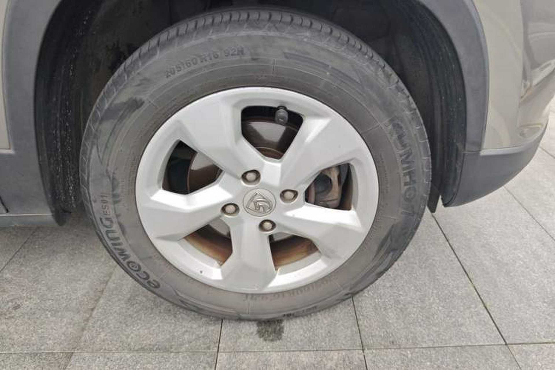 Used Baojun 510 2017 1.5L Automatic Fashion Model Right Front Wheel Hub