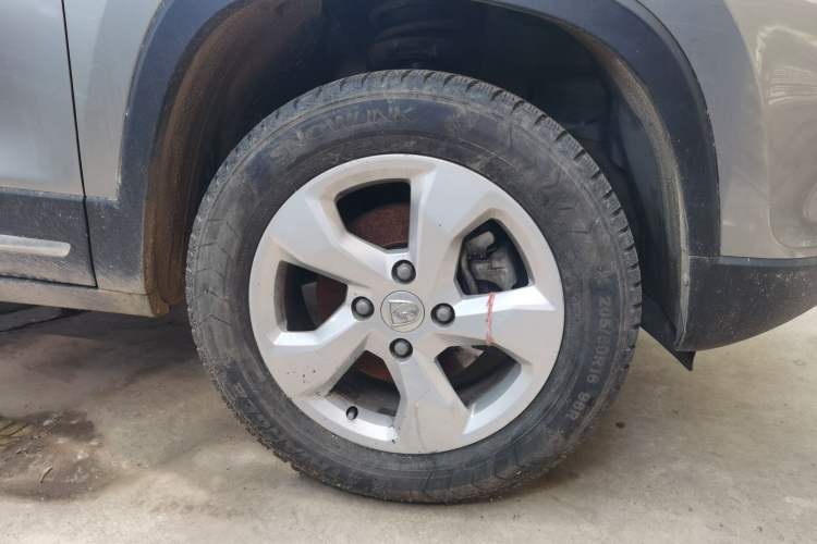 Used Baojun 510 2017 1.5L manual Comfort trim Right Front Wheel Hub