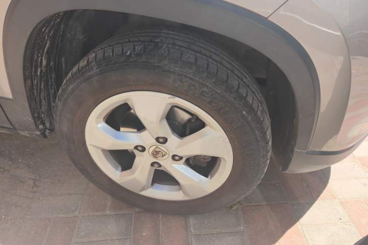 Used Baojun 510 2017 1.5L Manual Fashion Model Right Front Wheel Hub