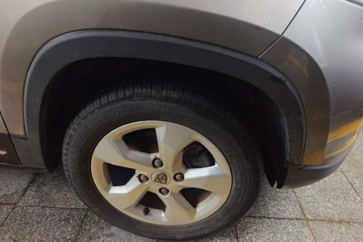 Used Baojun 510 2017 1.5L Automatic Fashion Model Right Front Wheel Hub