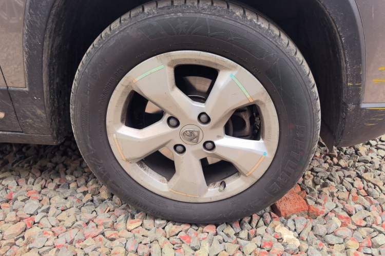 Used Baojun 510 2017 1.5L Automatic Fashion Model Right Front Wheel Hub