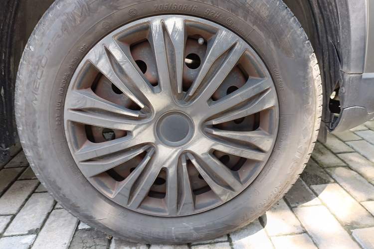Used Baojun 510 2017 1.5L manual Comfort trim Right Front Wheel Hub