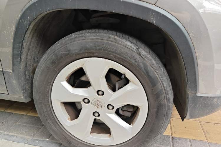 Used Baojun 510 2017 1.5L Manual Fashion Model Right Front Wheel Hub