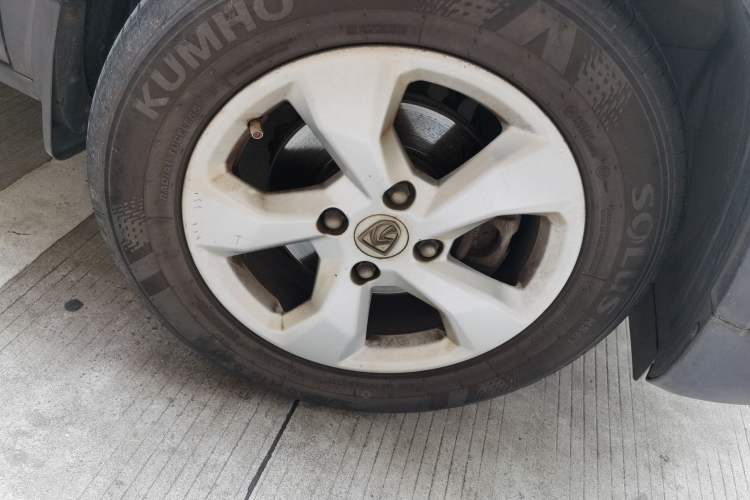 Used Baojun 510 2017 1.5L manual Comfort trim Right Front Wheel Hub