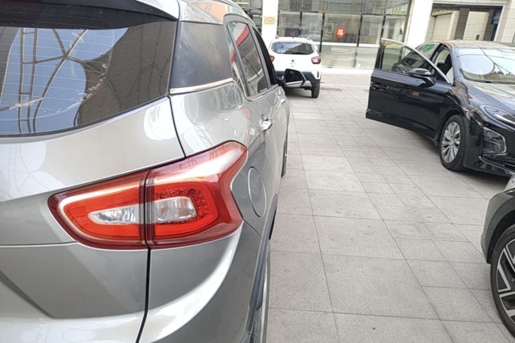 Used Baojun 510 2017 1.5L Automatic Fashion Model Right Rear Taillight