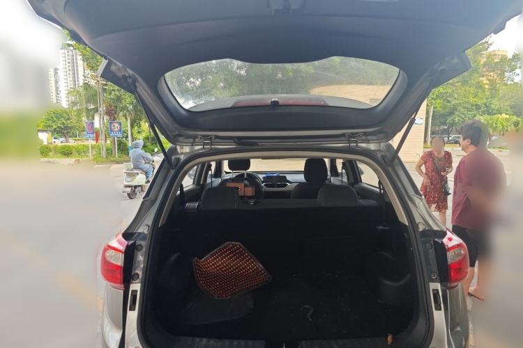 Used Baojun 510 2017 1.5L manual Comfort trim Trunk