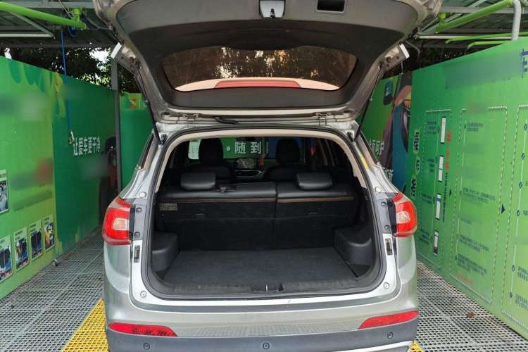 Used Baojun 510 2017 1.5L Automatic Fashion Model Trunk