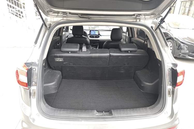 Used Baojun 510 2017 1.5L Automatic Fashion Model Trunk