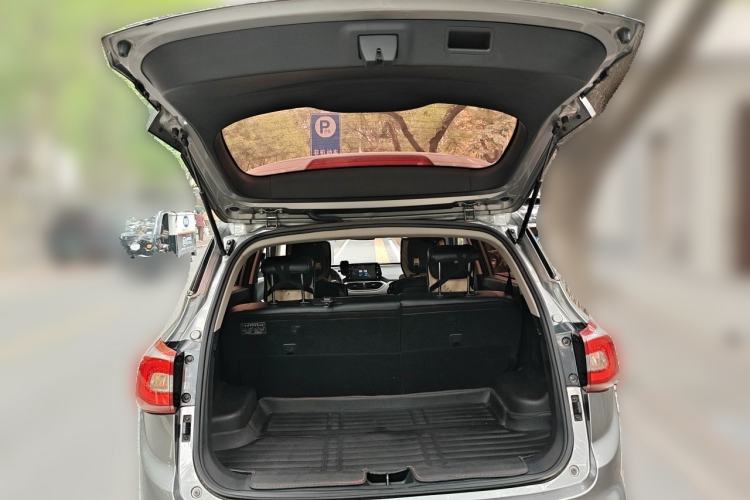 Used Baojun 510 2017 1.5L Manual Fashion Model Trunk