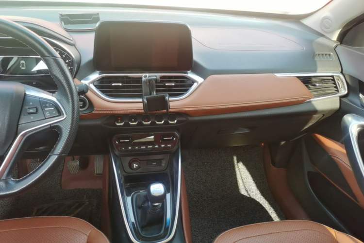 Used Baojun 510 2017 1.5L Manual Luxury Model Audio And AC Panel