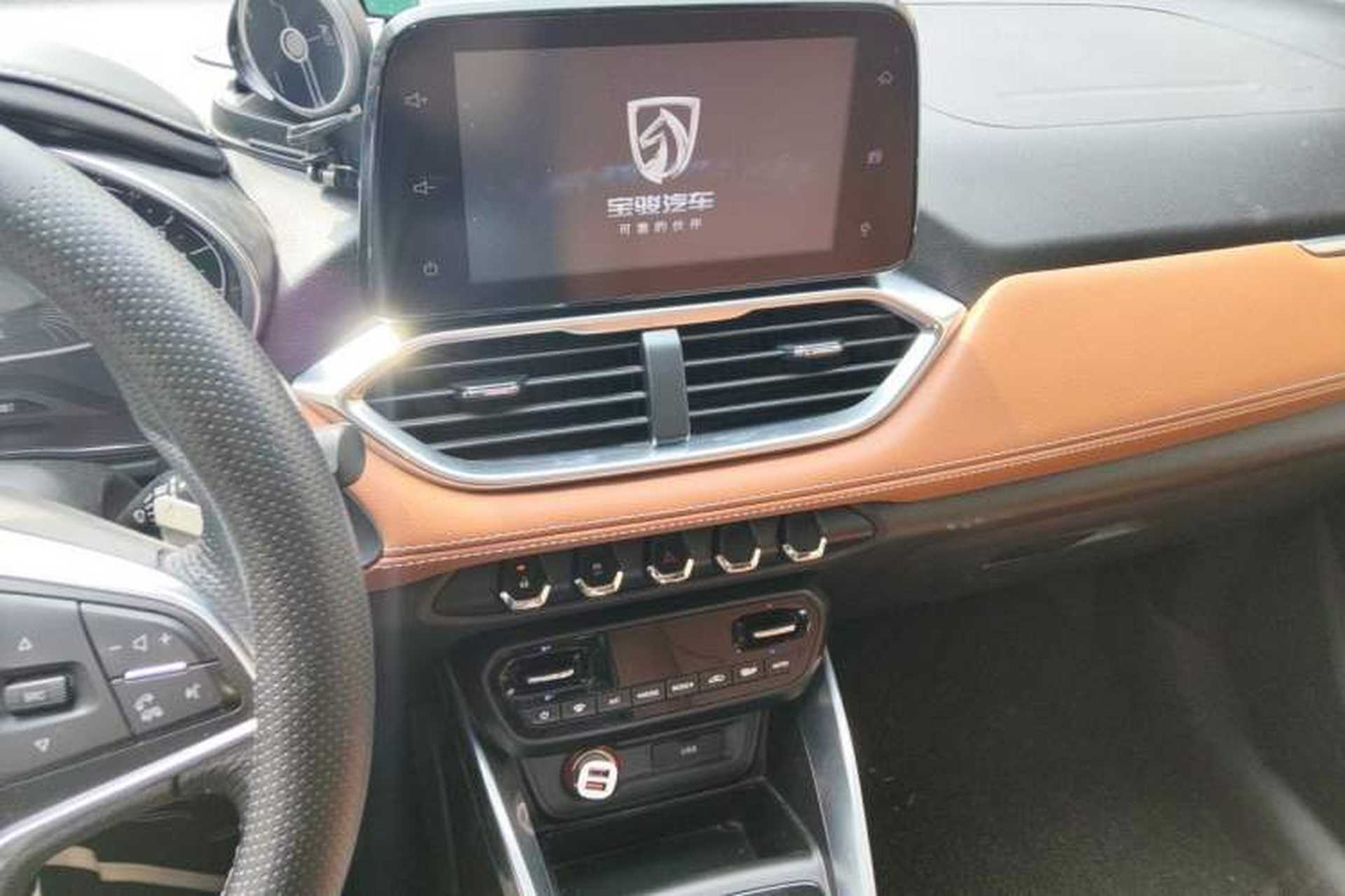 Used Baojun 510 2017 1.5L Automatic Luxury Model Audio And AC Panel