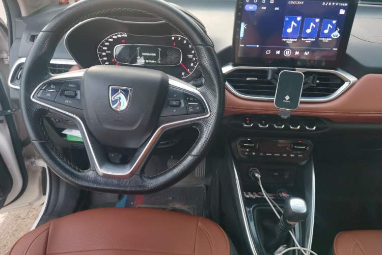 Used Baojun 510 2017 1.5L Manual Luxury Model Audio And AC Panel