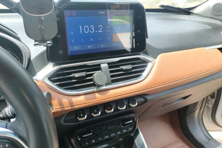 Used Baojun 510 2017 1.5L Manual Luxury Model Audio And AC Panel
