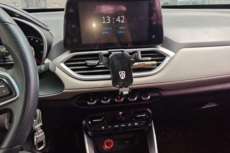 Used Baojun 510 2017 1.5L Manual Fashion Model Audio And AC Panel