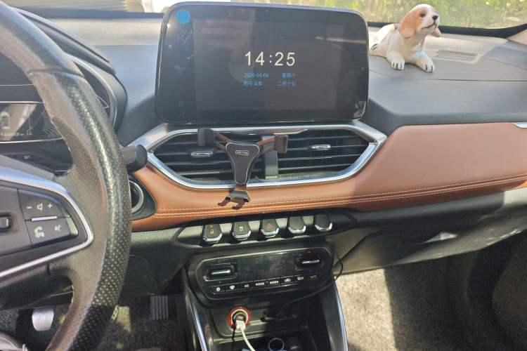 Used Baojun 510 2017 1.5L Manual Luxury Model Audio And AC Panel