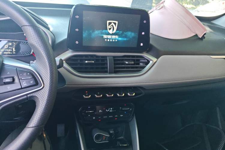 Used Baojun 510 2017 1.5L Automatic Fashion Model Audio And AC Panel