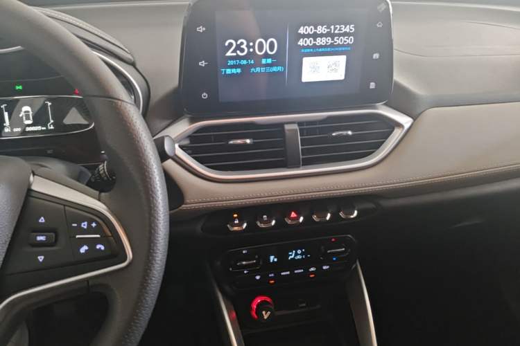 Used Baojun 510 2017 1.5L manual Comfort trim Audio And AC Panel