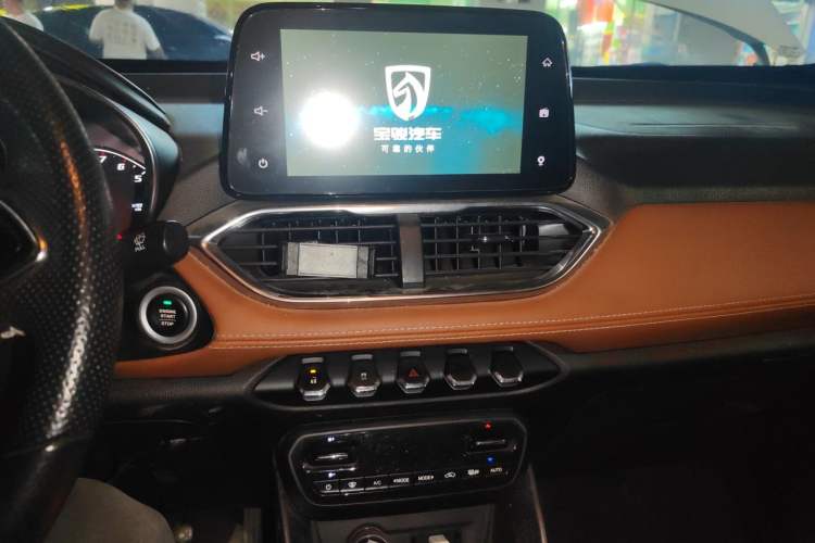 Used Baojun 510 2017 1.5L Automatic Luxury Model Audio And AC Panel
