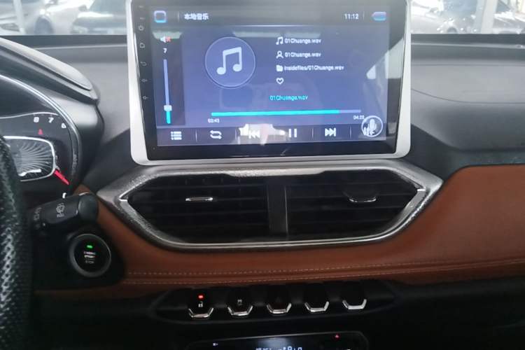 Used Baojun 510 2017 1.5L Manual Luxury Model Audio And AC Panel