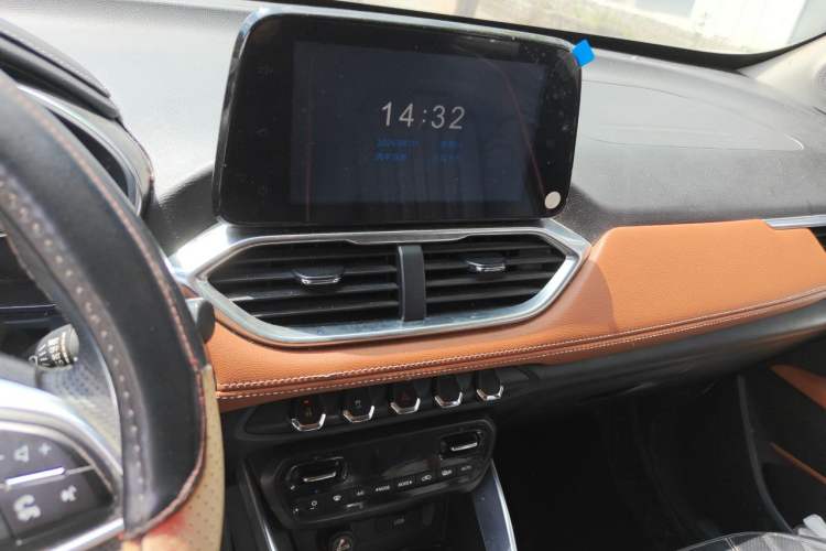 Used Baojun 510 2017 1.5L Manual Luxury Model Audio And AC Panel