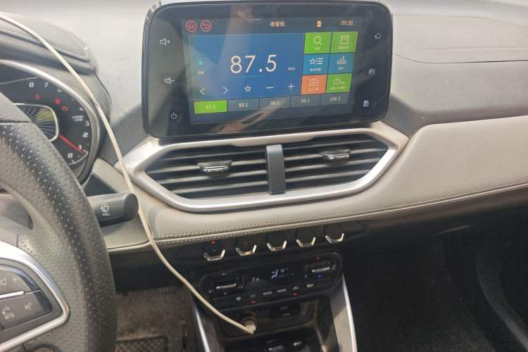 Used Baojun 510 2017 1.5L Manual Fashion Model Audio And AC Panel