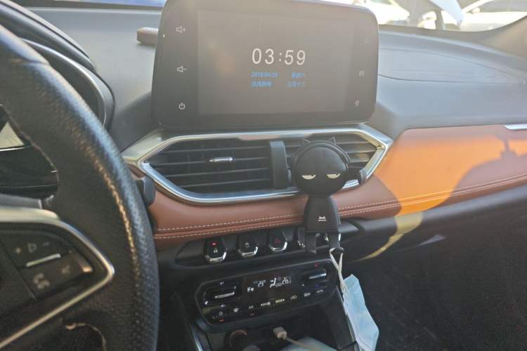 Used Baojun 510 2017 1.5L Manual Luxury Model Audio And AC Panel