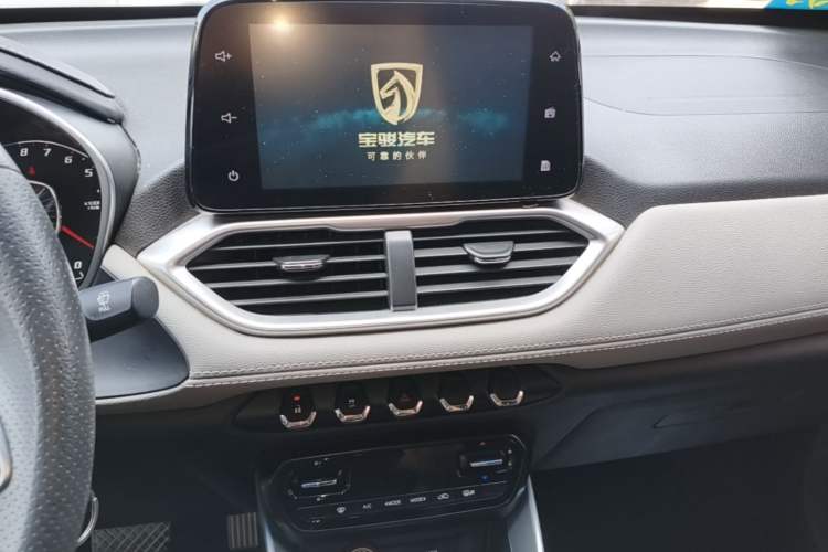 Used Baojun 510 2017 1.5L Automatic Fashion Model Audio And AC Panel