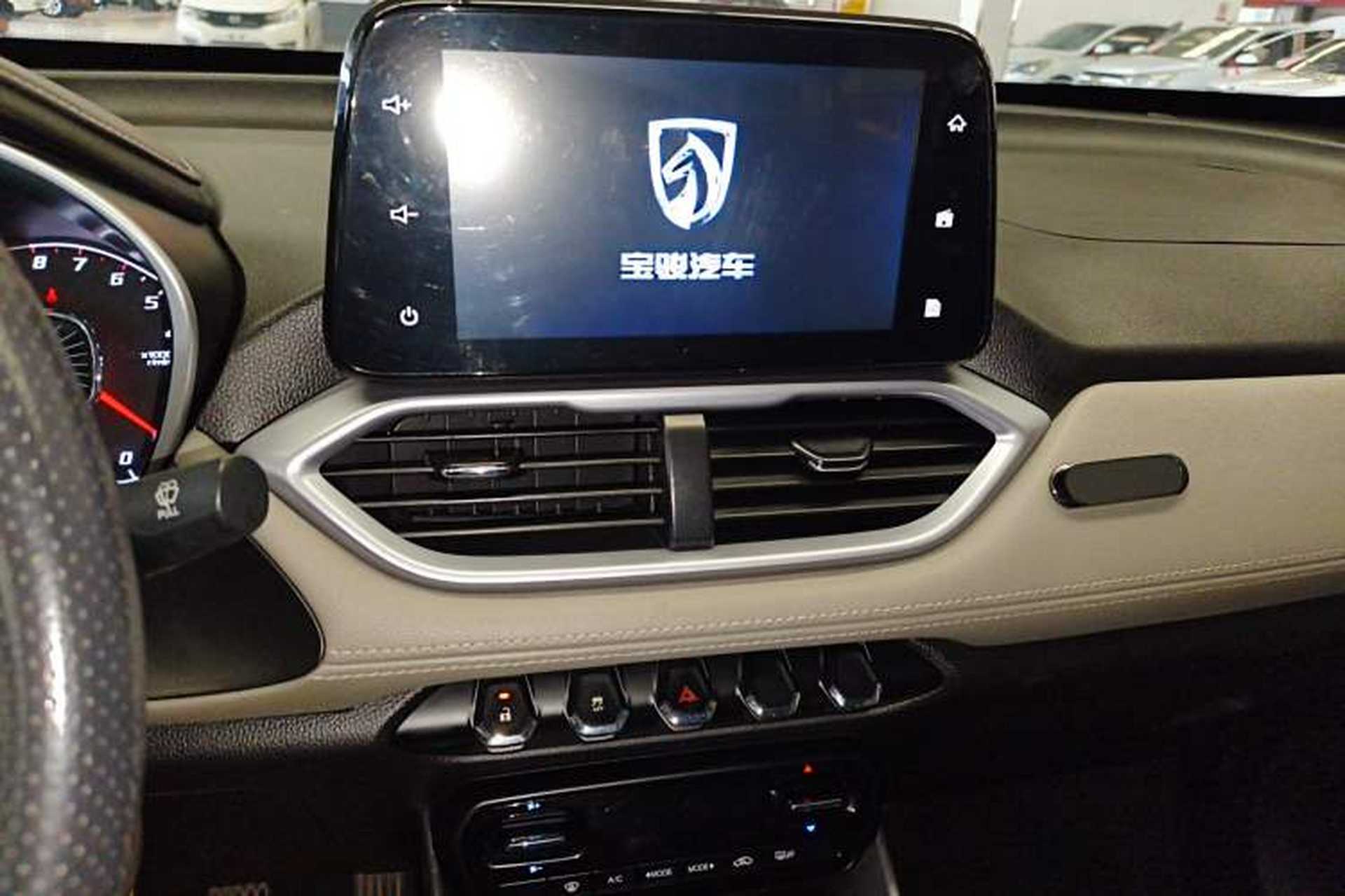 Used Baojun 510 2017 1.5L manual Comfort trim Audio And AC Panel