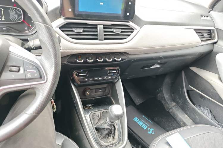 Used Baojun 510 2017 1.5L Manual Fashion Model Audio And AC Panel