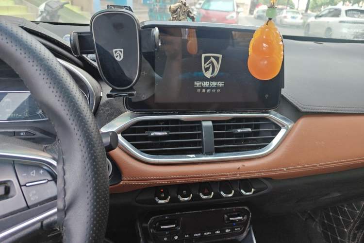 Used Baojun 510 2017 1.5L Manual Luxury Model Audio And AC Panel