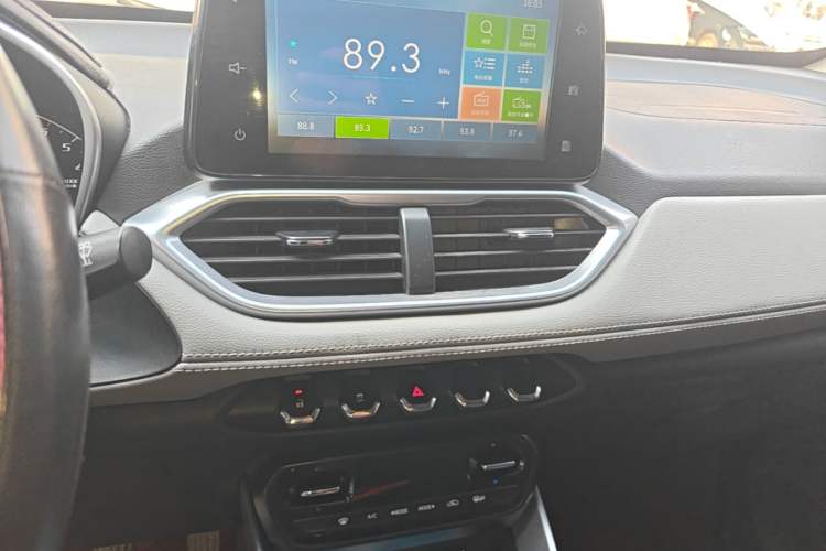 Used Baojun 510 2017 1.5L Manual Fashion Model Audio And AC Panel