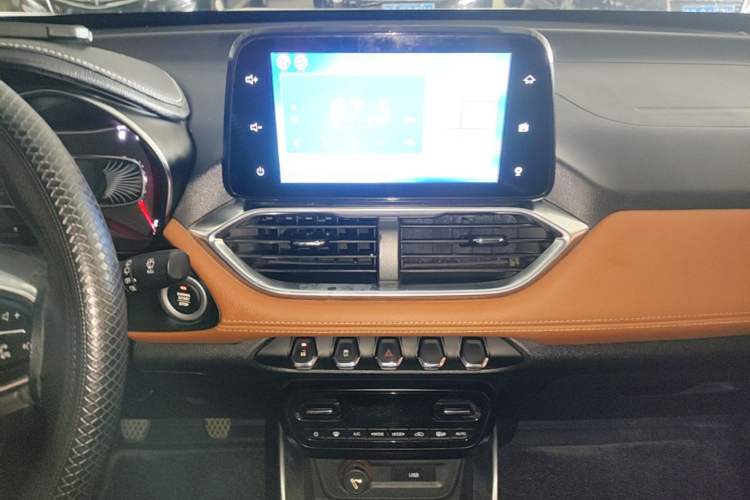 Used Baojun 510 2017 1.5L Manual Luxury Model Audio And AC Panel