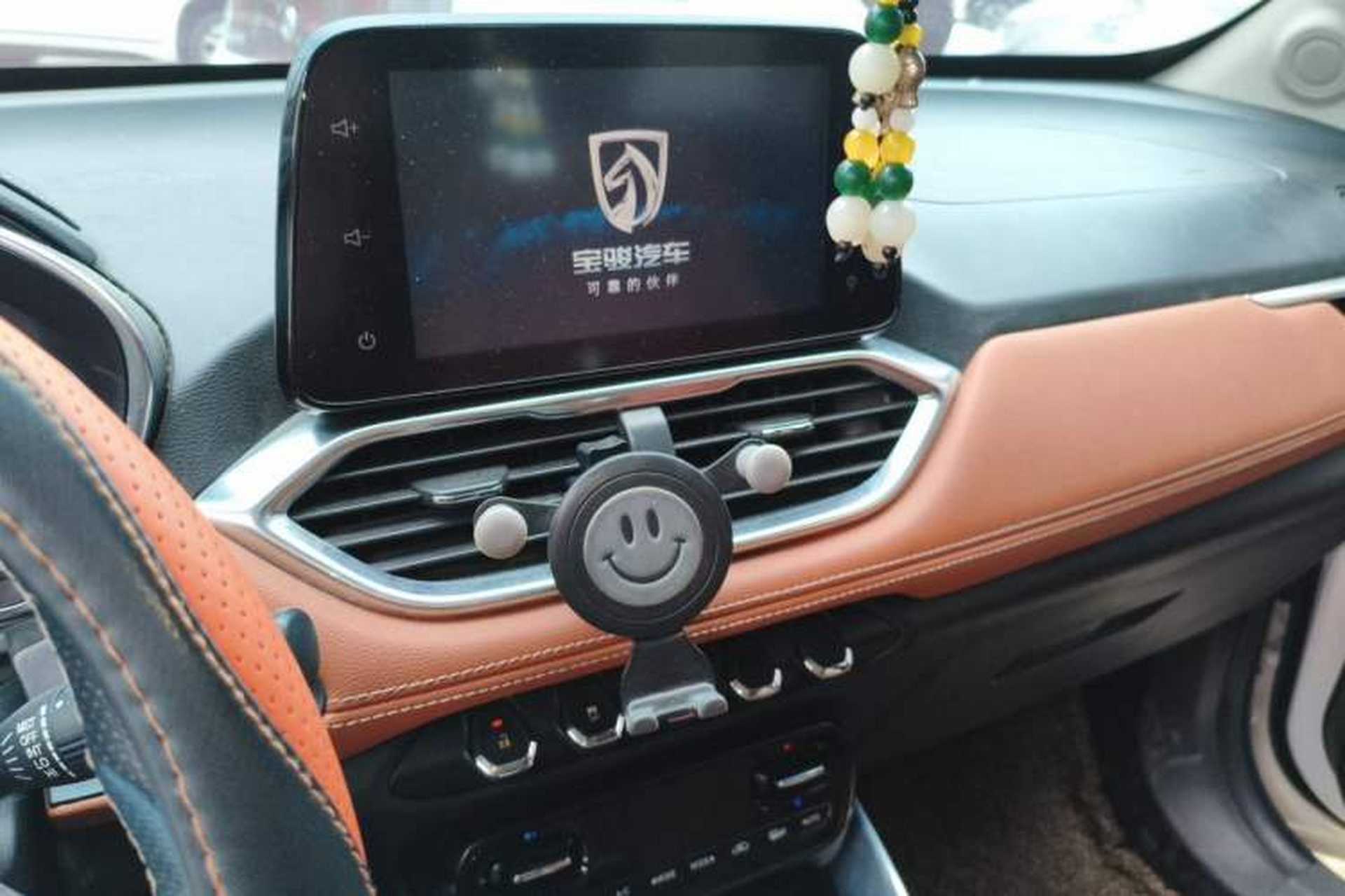 Used Baojun 510 2017 1.5L Manual Luxury Model Audio And AC Panel