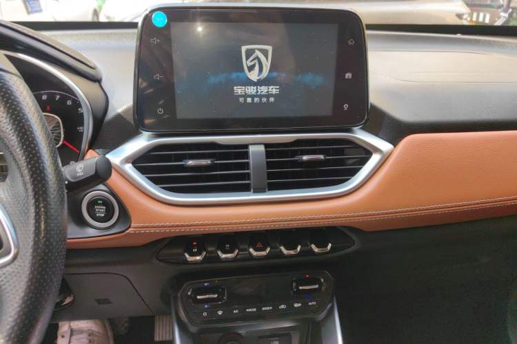 Used Baojun 510 2017 1.5L Automatic Luxury Model Audio And AC Panel