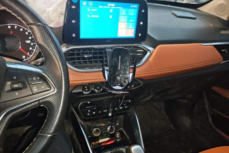 Used Baojun 510 2017 1.5L Manual Luxury Model Audio And AC Panel