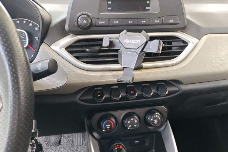 Used Baojun 510 2017 1.5L manual Comfort trim Audio And AC Panel