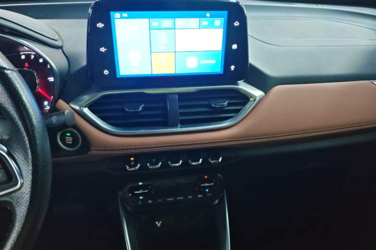 Used Baojun 510 2017 1.5L Automatic Luxury Model Audio And AC Panel