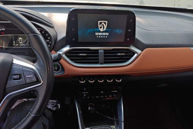 Used Baojun 510 2017 1.5L Manual Luxury Model Audio And AC Panel