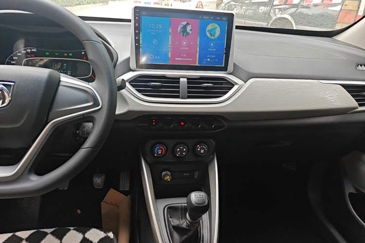 Used Baojun 510 2017 1.5L manual Comfort trim Audio And AC Panel