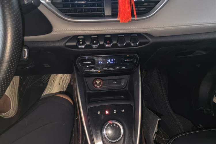 Used Baojun 510 2017 1.5L Automatic Fashion Model Audio And AC Panel