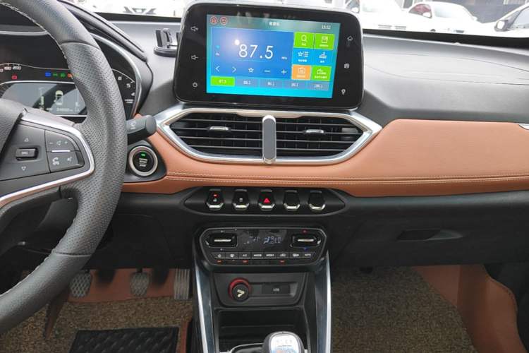 Used Baojun 510 2017 1.5L Manual Luxury Model Audio And AC Panel