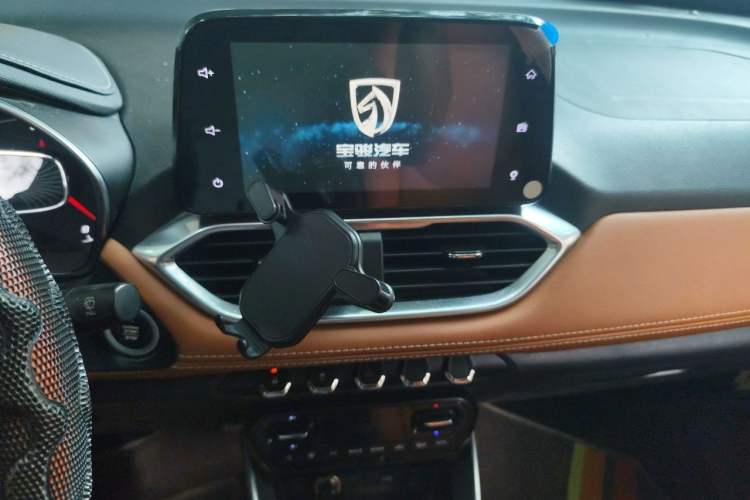 Used Baojun 510 2017 1.5L Manual Luxury Model Audio And AC Panel