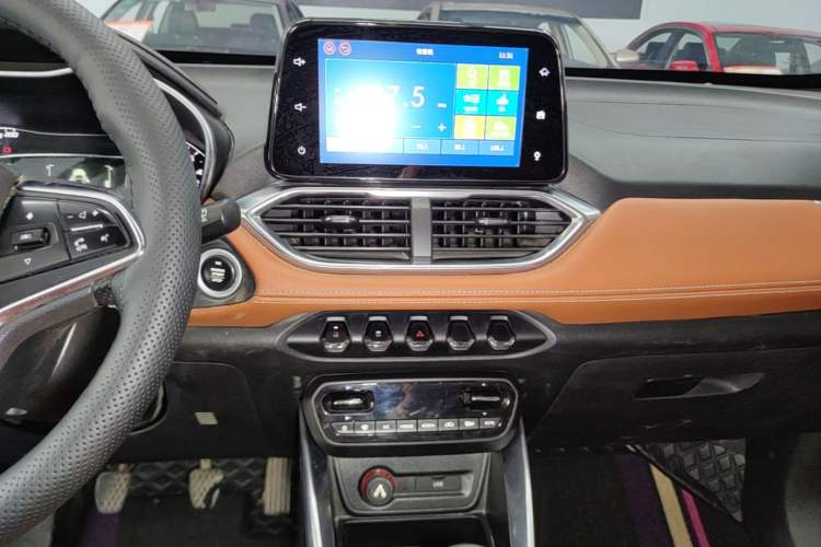 Used Baojun 510 2017 1.5L Manual Luxury Model Audio And AC Panel