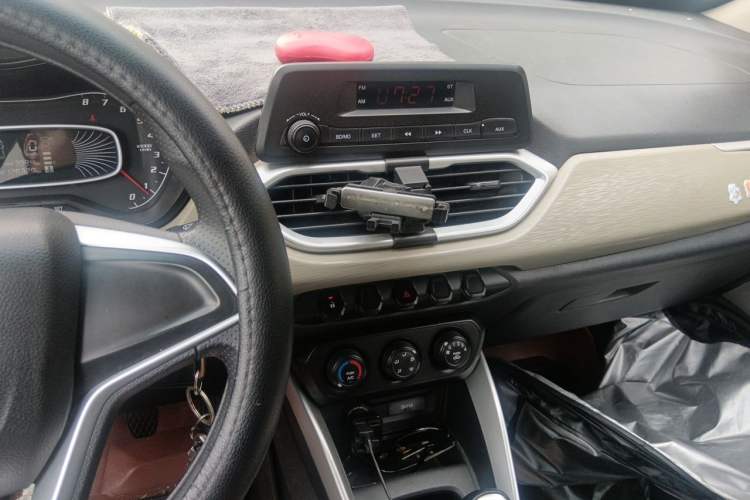 Used Baojun 510 2017 1.5L manual Comfort trim Audio And AC Panel