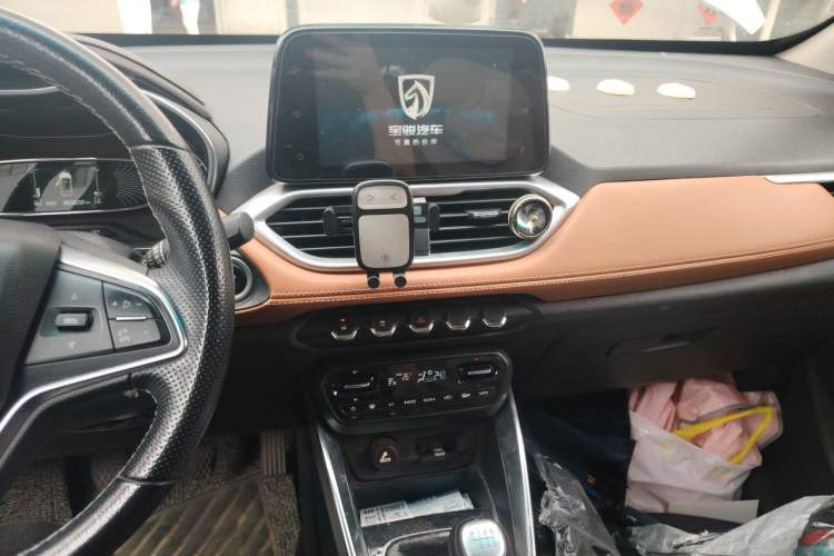 Used Baojun 510 2017 1.5L Manual Luxury Model Audio And AC Panel