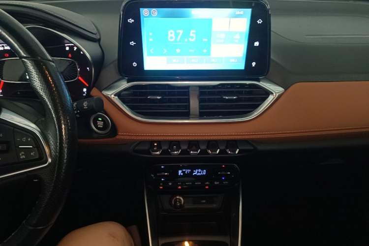 Used Baojun 510 2017 1.5L Automatic Luxury Model Audio And AC Panel