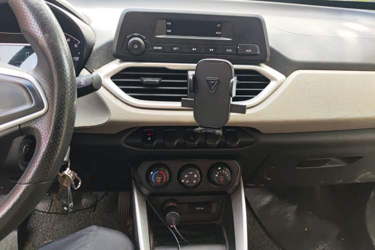 Used Baojun 510 2017 1.5L manual Comfort trim Audio And AC Panel