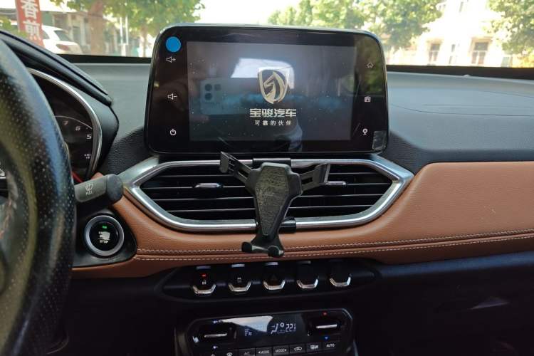 Used Baojun 510 2017 1.5L Manual Luxury Model Audio And AC Panel