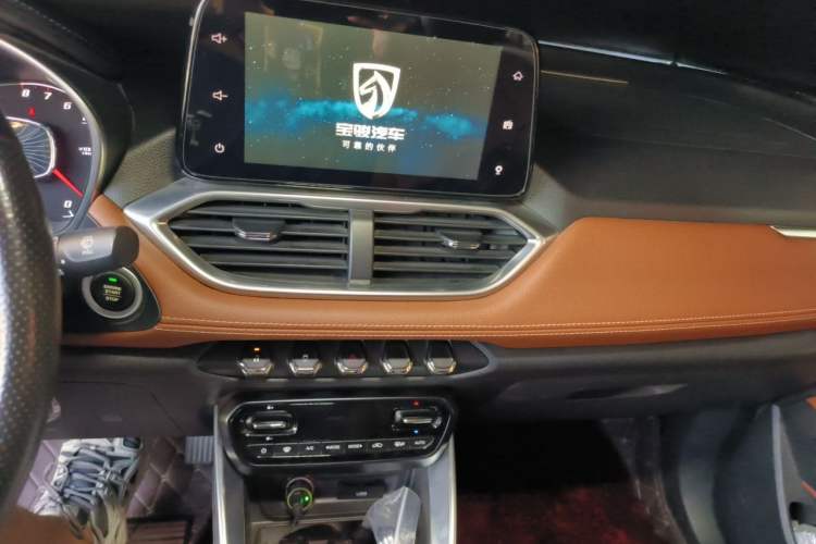 Used Baojun 510 2017 1.5L Automatic Luxury Model Audio And AC Panel