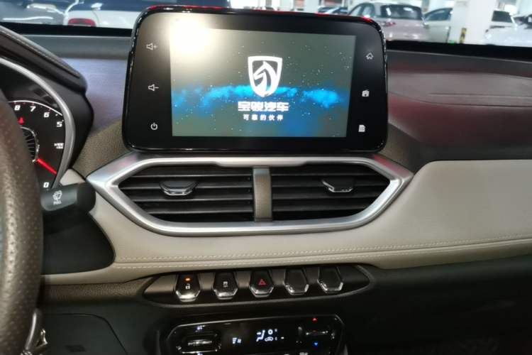 Used Baojun 510 2017 1.5L Automatic Fashion Model Audio And AC Panel